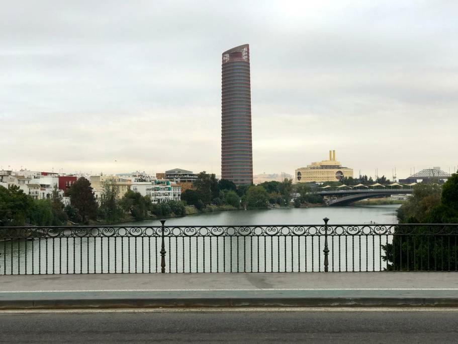 Triana Cerca Del Puente Hotel Seville Exterior photo